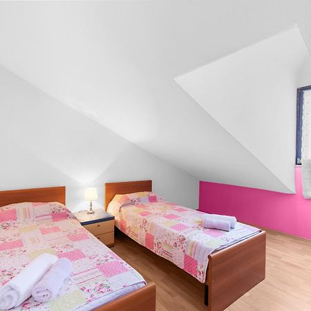 Apartments Villa Falcon Funtana Eksteriør bilde
