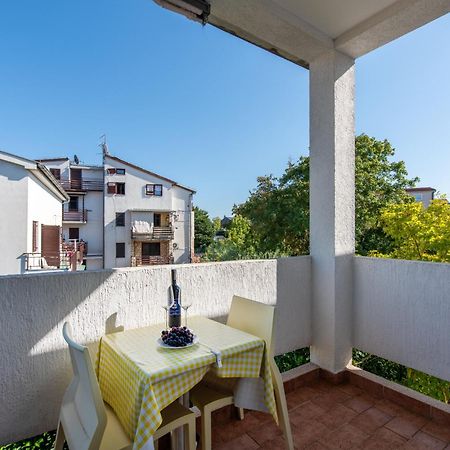 Apartments Villa Falcon Funtana Eksteriør bilde