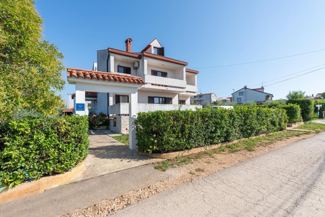 Apartments Villa Falcon Funtana Eksteriør bilde