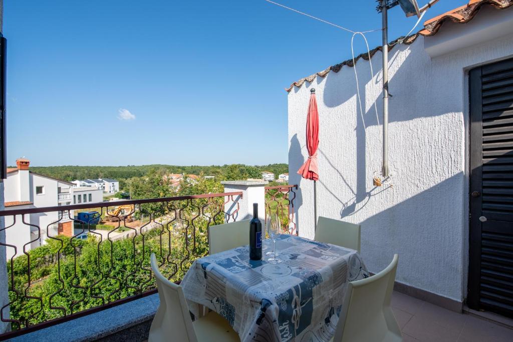 Apartments Villa Falcon Funtana Eksteriør bilde