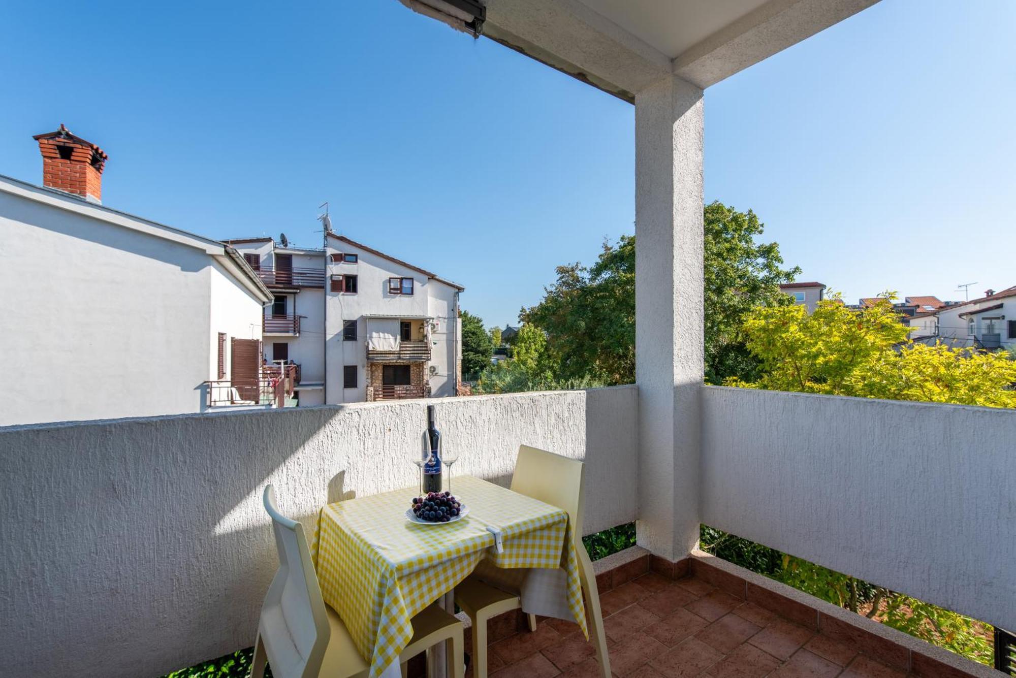 Apartments Villa Falcon Funtana Eksteriør bilde