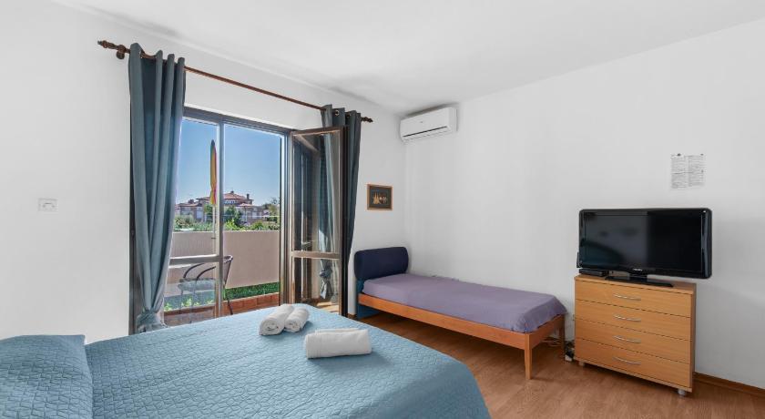 Apartments Villa Falcon Funtana Eksteriør bilde